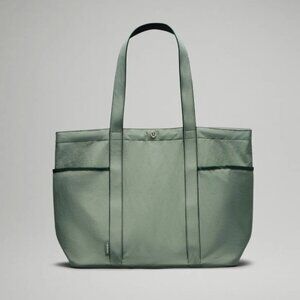 Restock soon Daily Multi-Pocket Tote Bag 20L